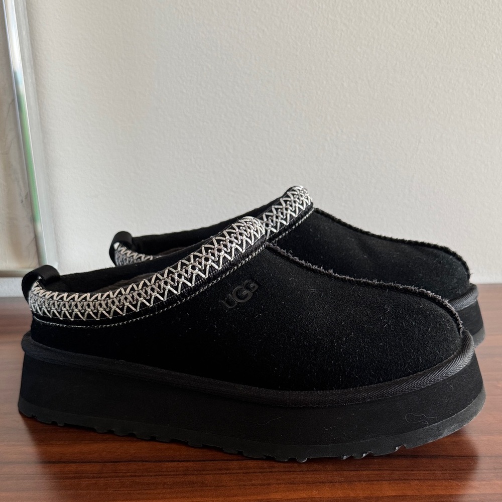 UGG Tazz Platform Slippers Black 8 EUC